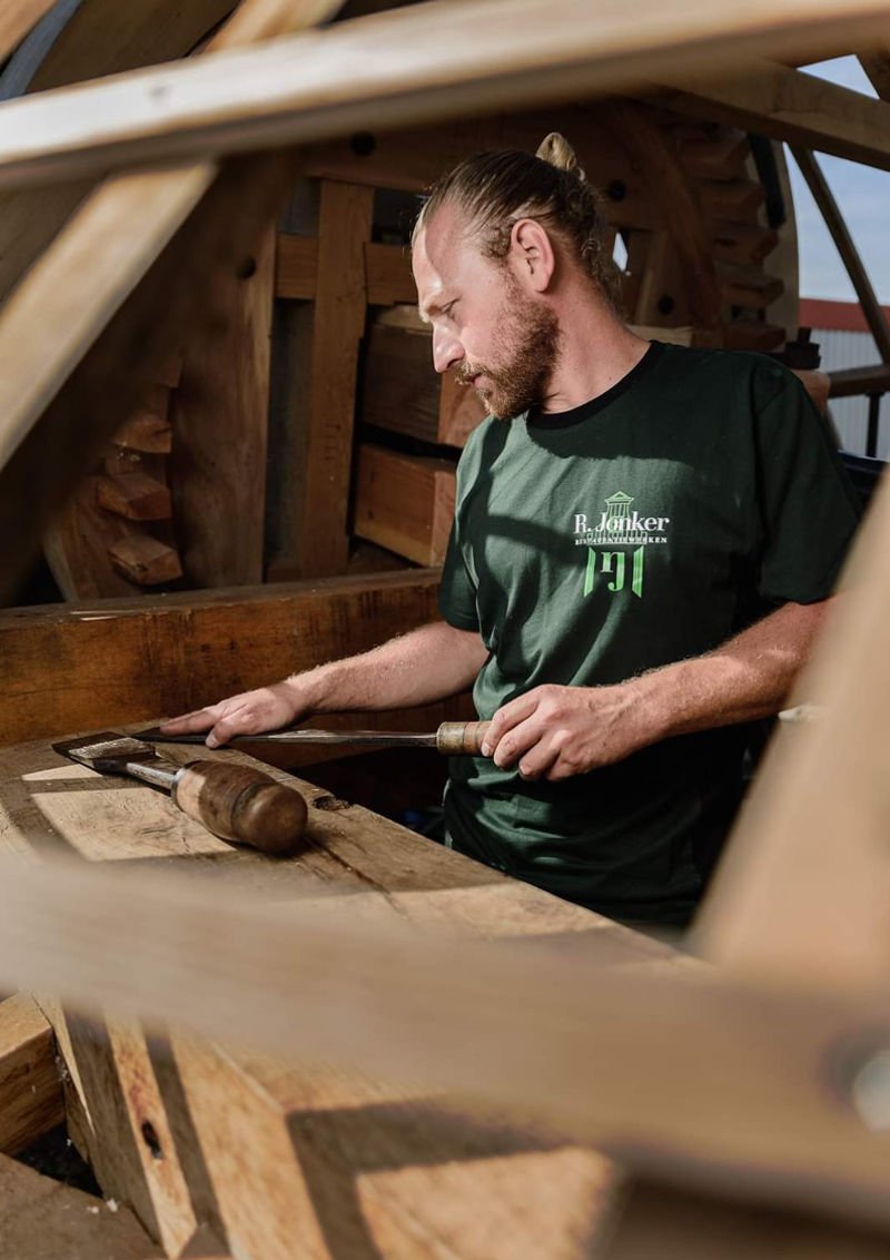 Remco aan het werk - Traditionele molenmaker